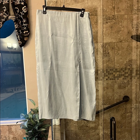 H&M Skirt - Picture 1 of 4